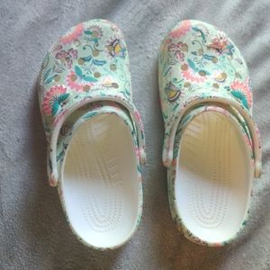 Crocs feat. Vera Bradley